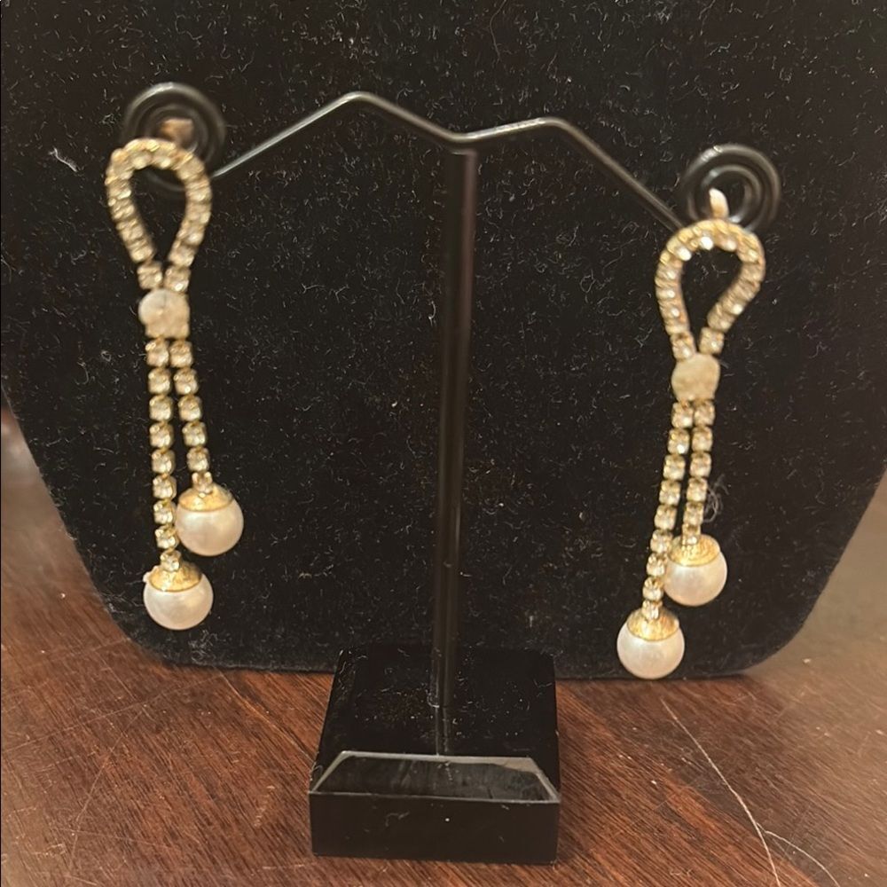 Elegant Pearl and rhinestone Earrings with Teardrop Design and Beaded Strands